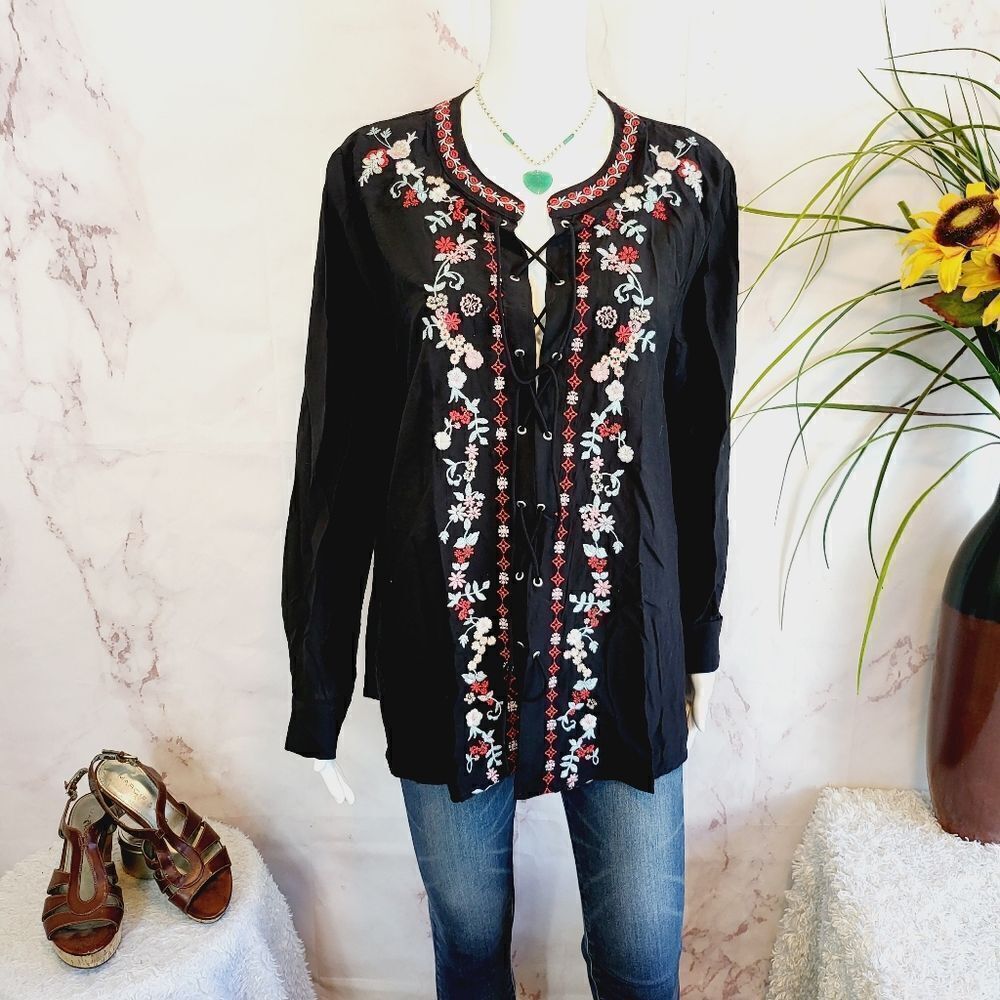 Andree by Unit embroidered floral lace up top - Picture 4 of 8